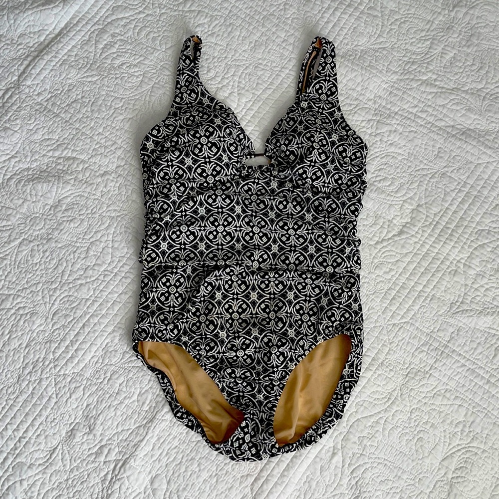 Lands End one piece bathing suit like new